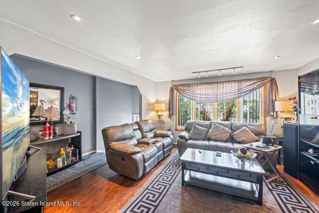 90 Gary Court Image 4