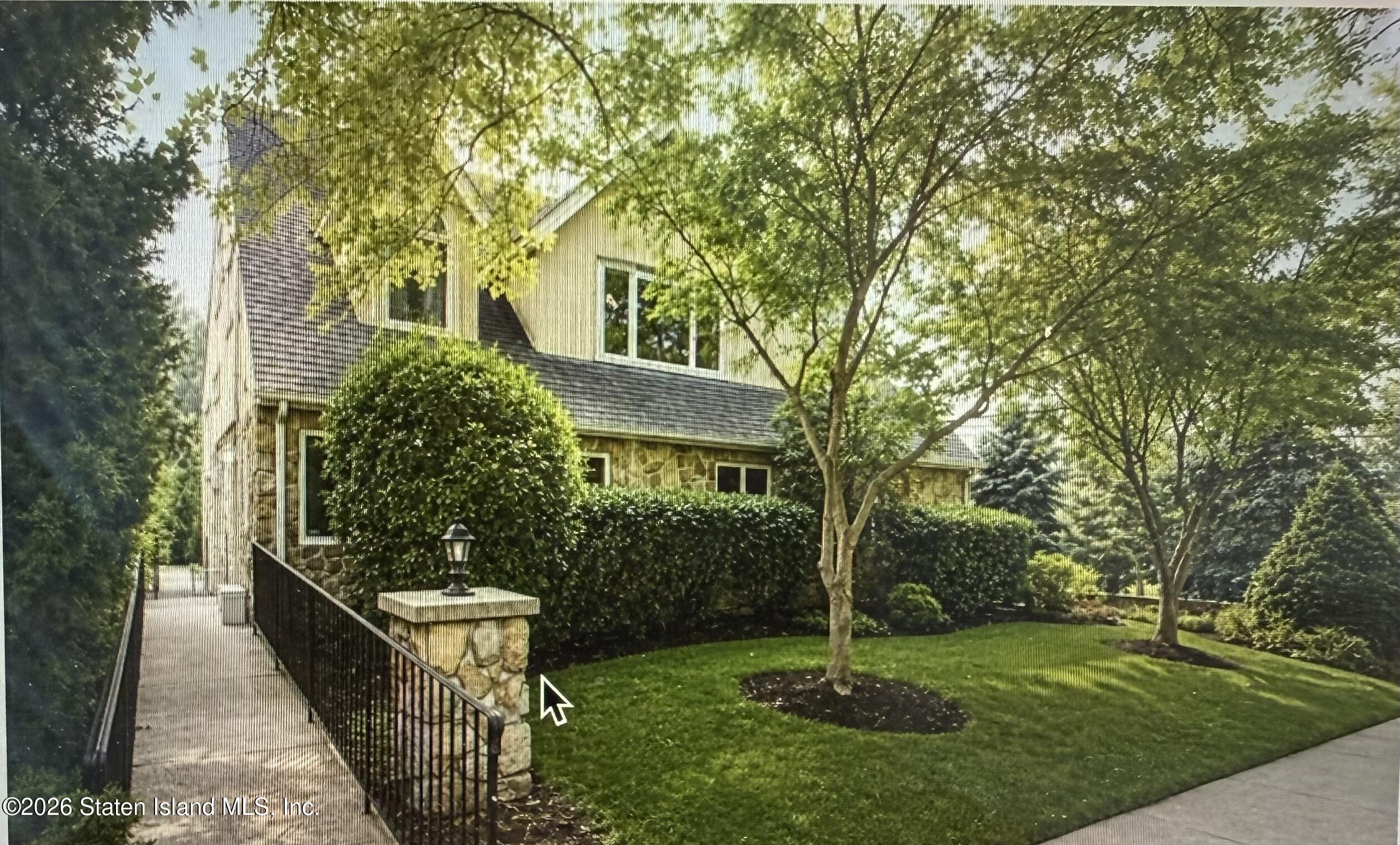 2372 Victory Boulevard Image 2