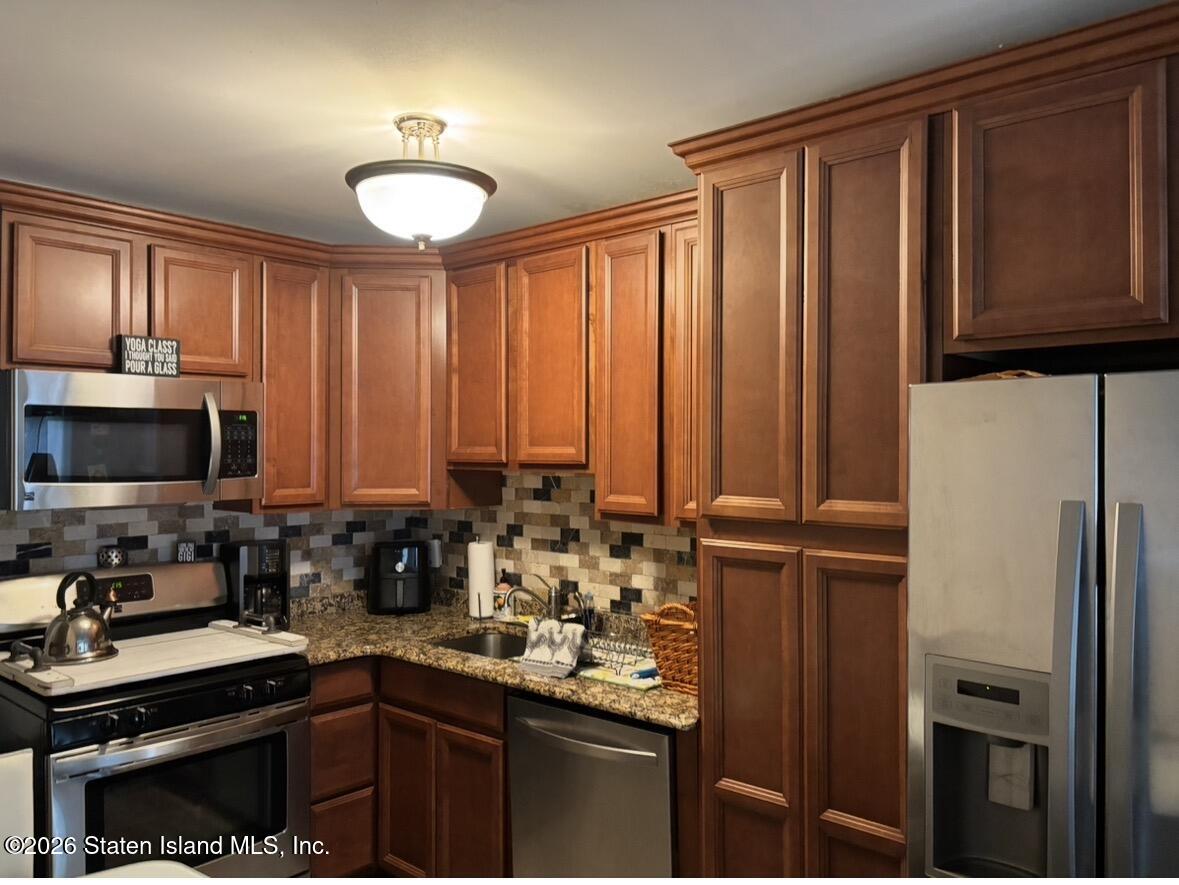 360 Barlow Avenue 8a Image 4