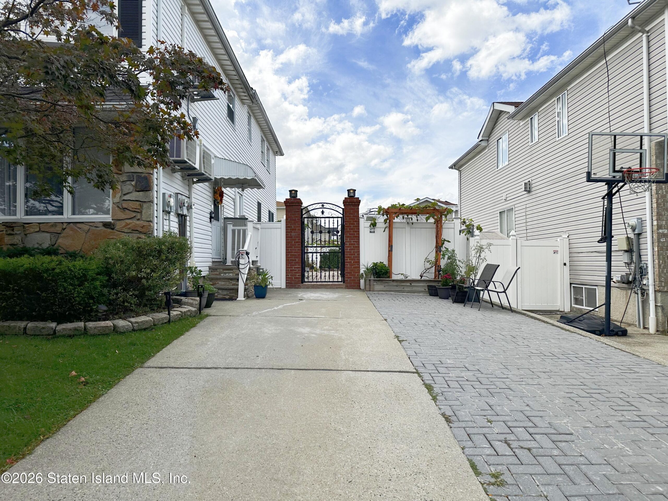 528 Eltingville Boulevard Image 4