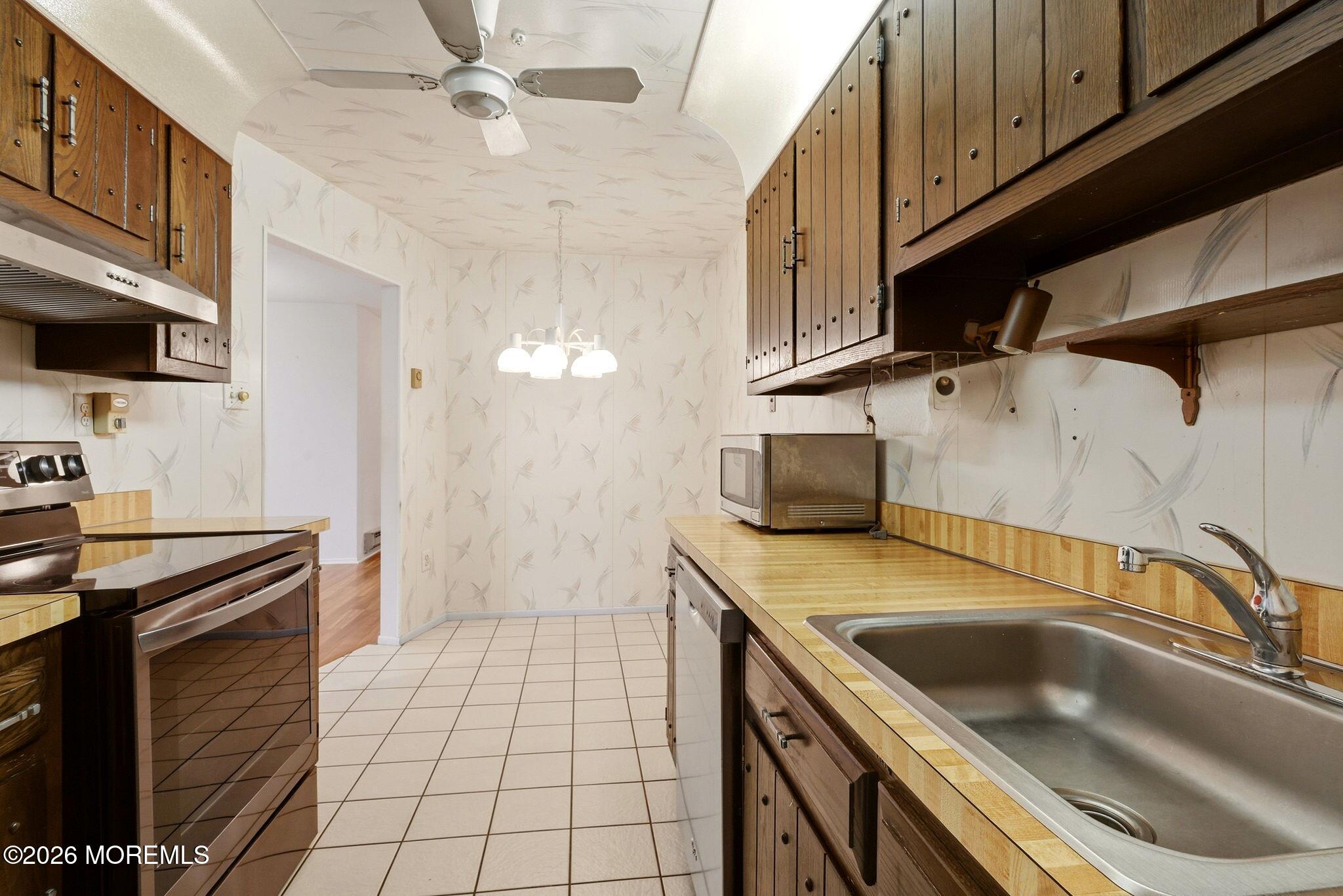 82 Amberly Drive A, Manalapan, NJ, 07726 image 9