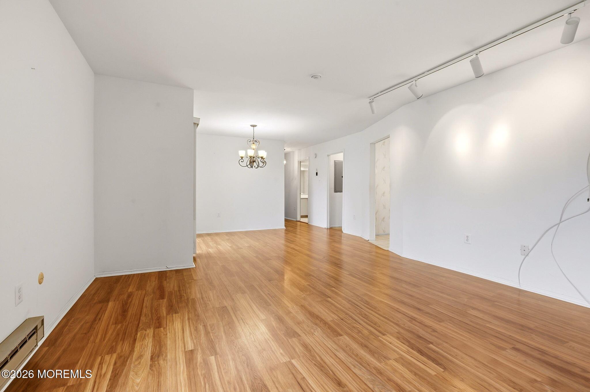 82 Amberly Drive A Image 4
