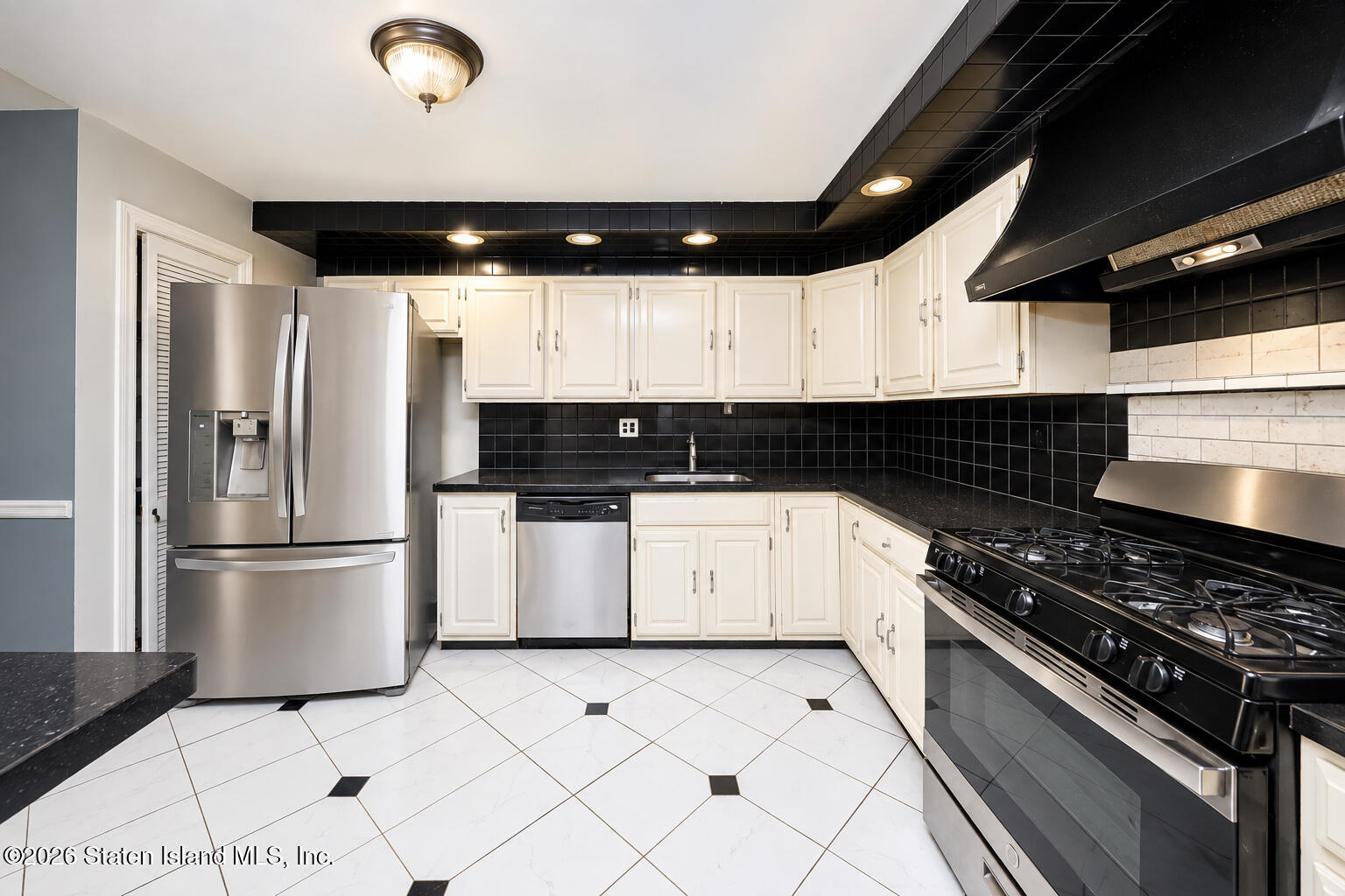 77 Simonson Avenue Image 3