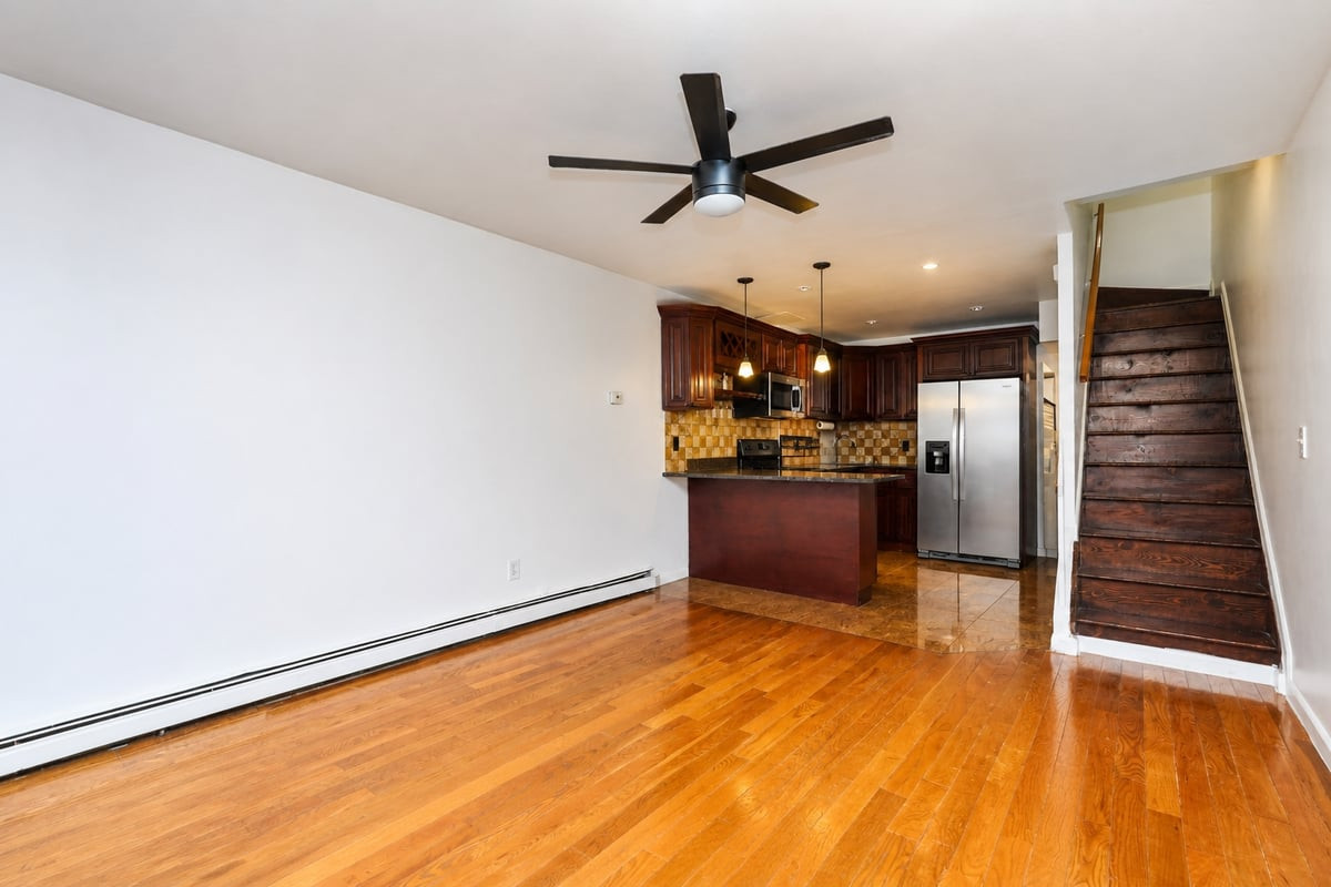 360 Barlow Avenue 6A Image 3