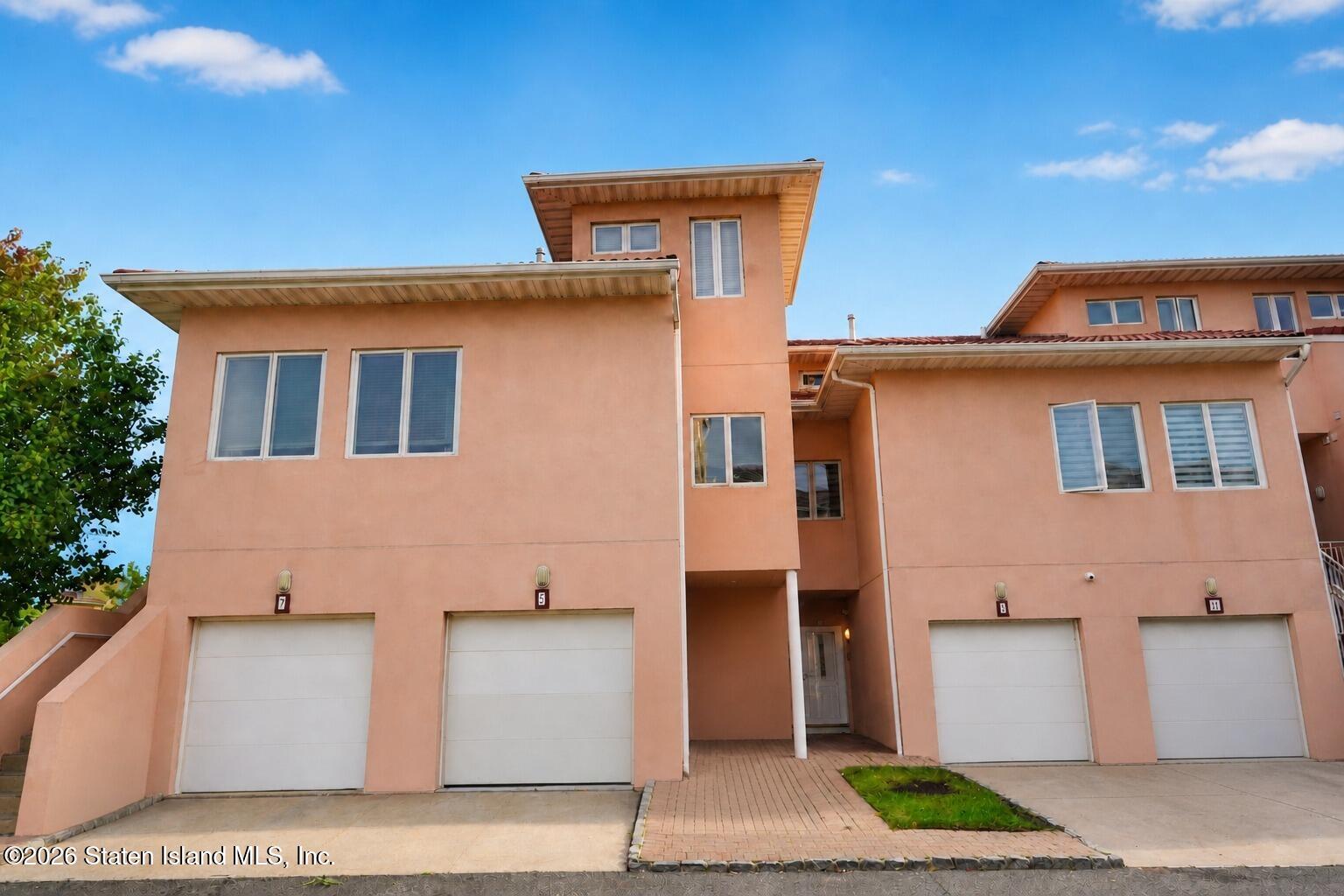 5 Harbour Court, Staten Island, NY, 10308