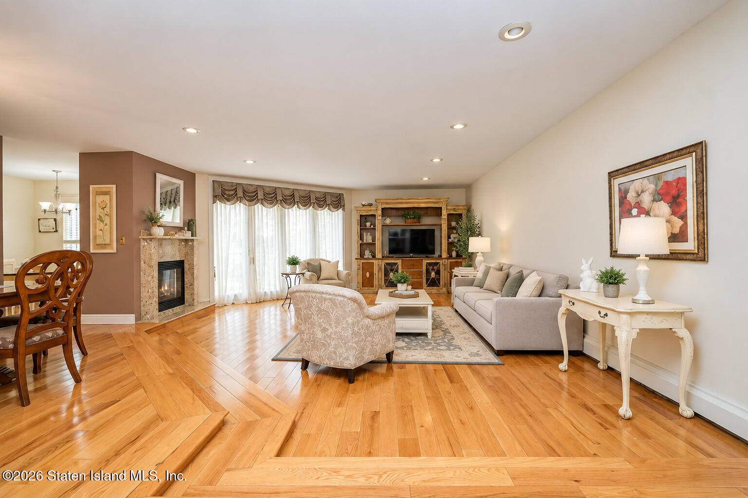 5 Harbour Court Image 3