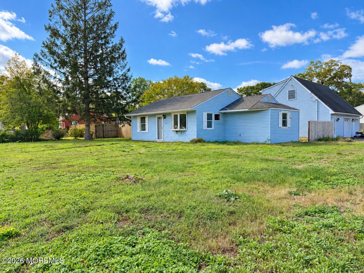 260 Berkeley Drive Image 2