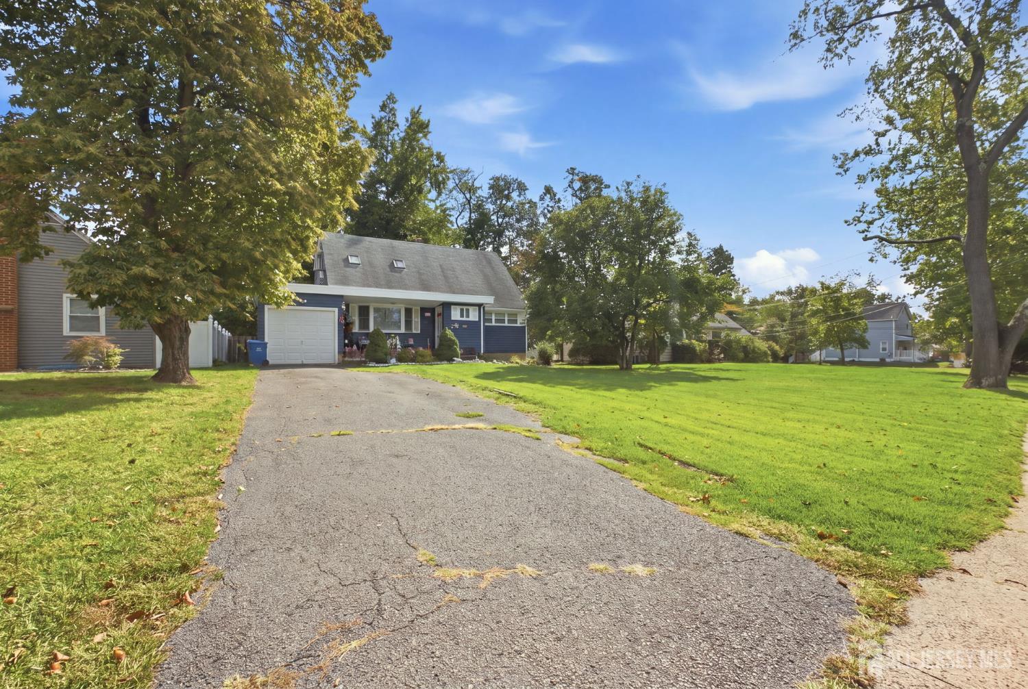 1033 Clinton Avenue Image 5