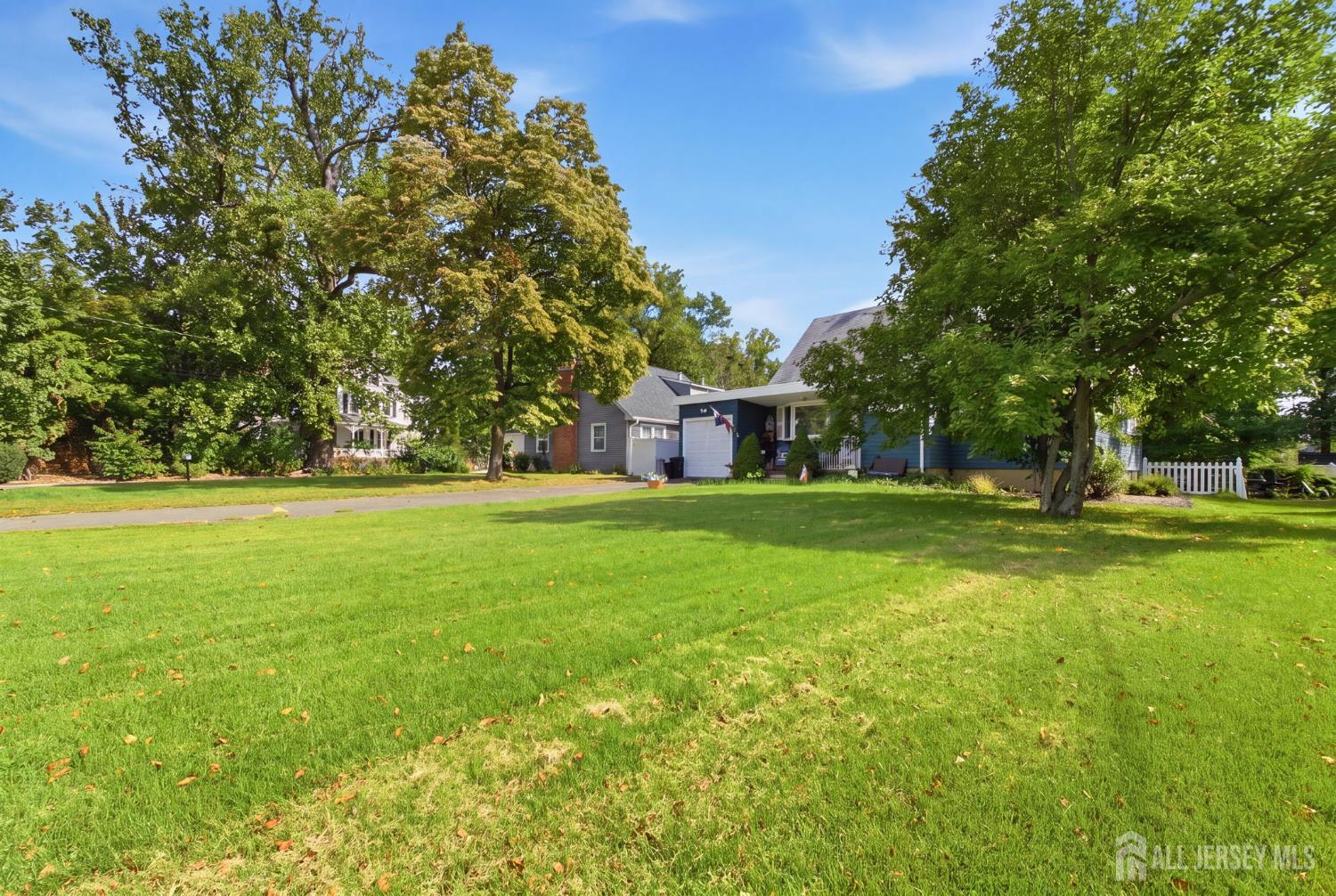 1033 Clinton Avenue Image 4