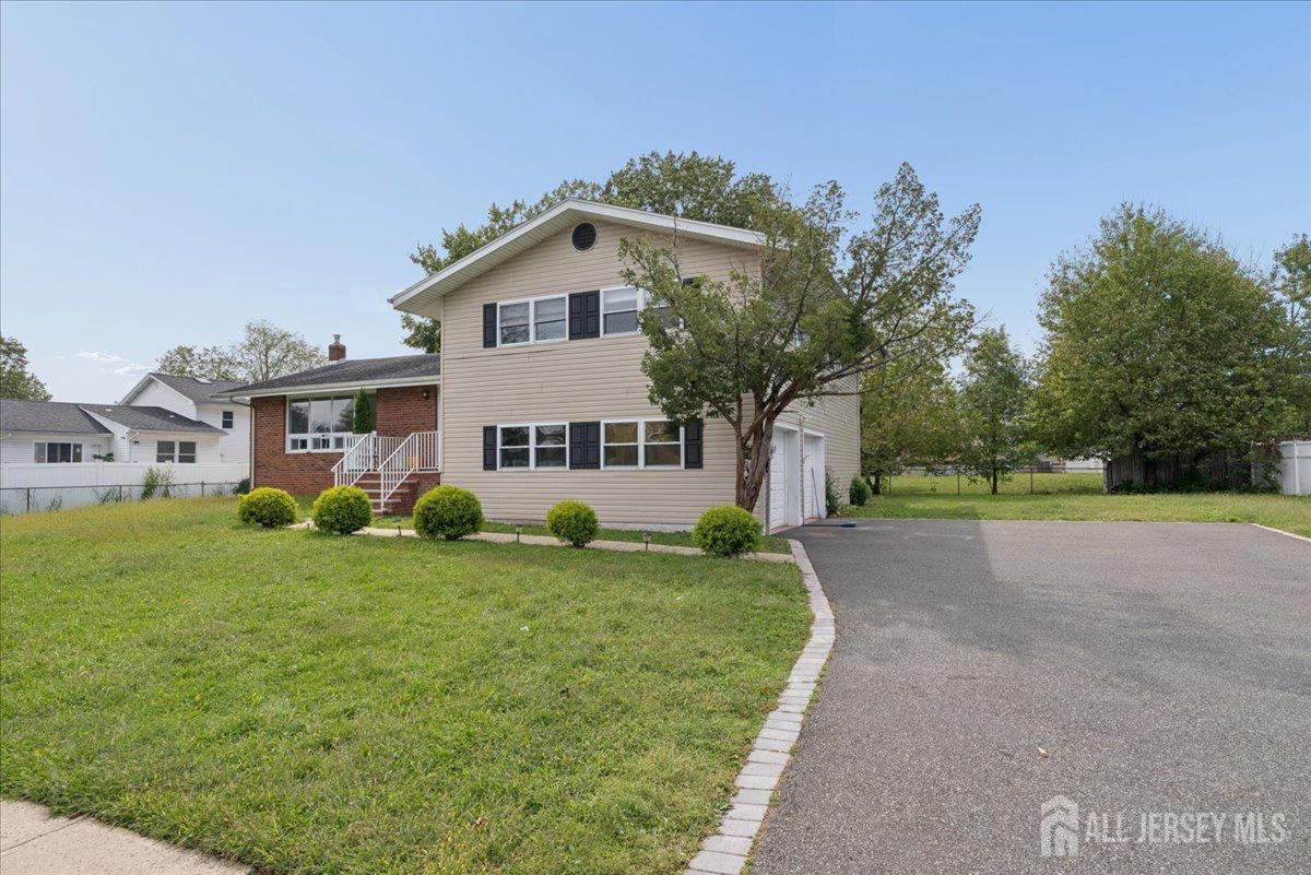 56 gramercy Drive Image 3