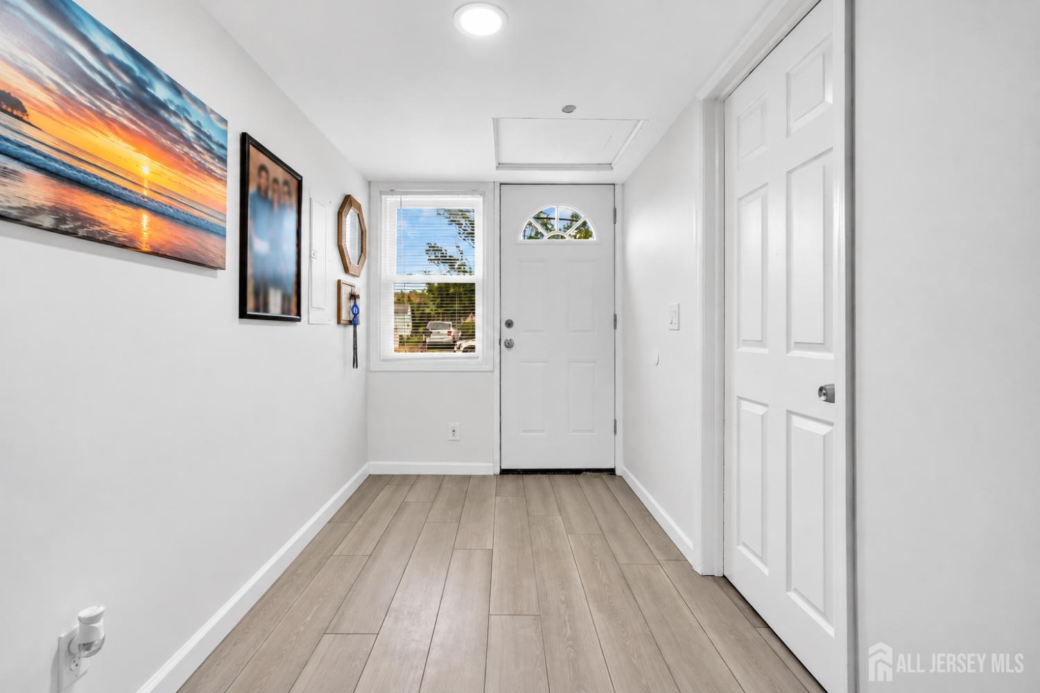 337 Shoreland Circle Image 5
