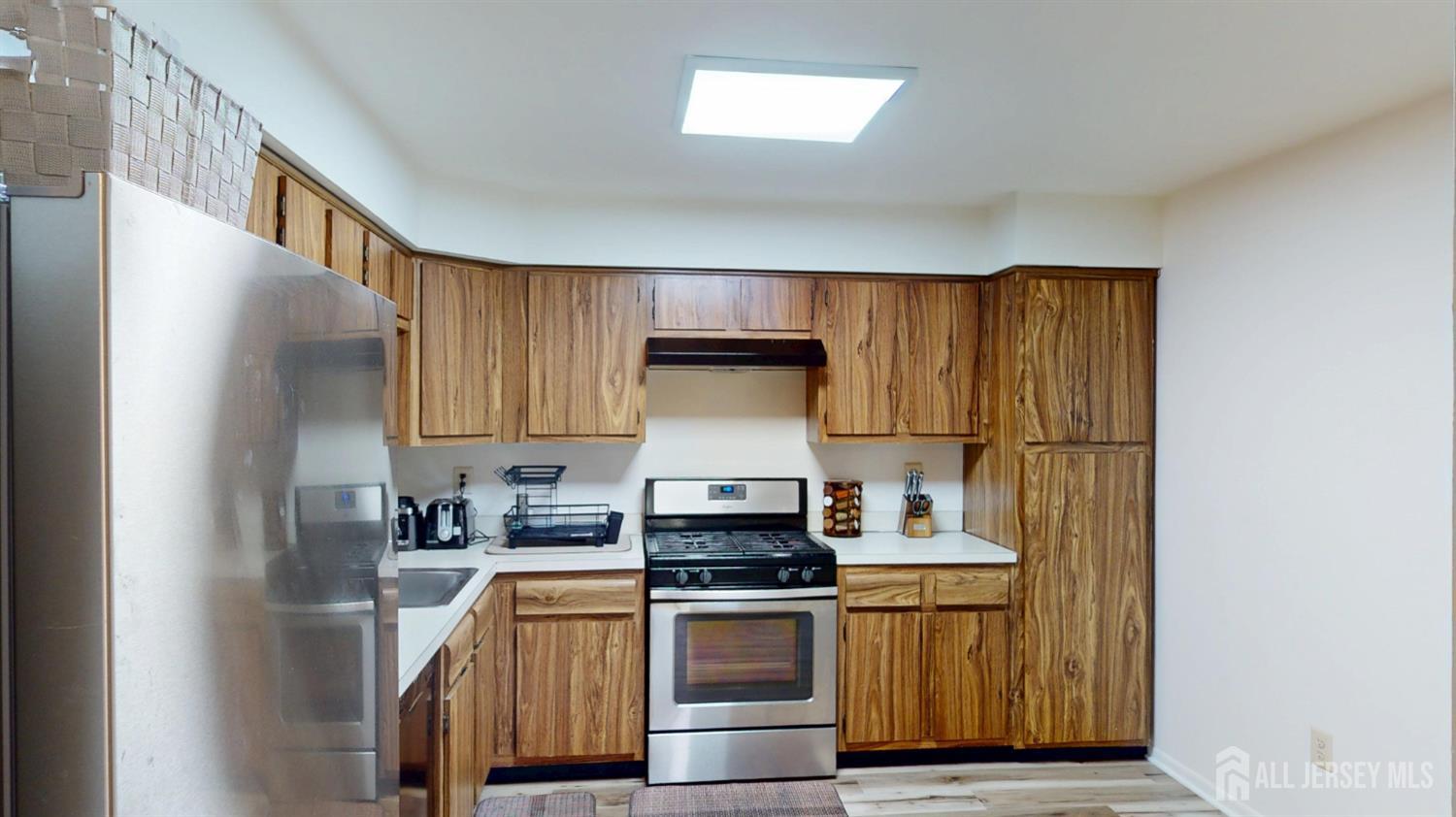 280 Willowbrook Drive, North Brunswick, NJ, 08902 image 16