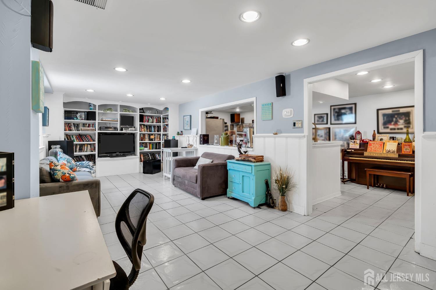 35 Richard Terrace, Middletown, NJ, 07748 image 24