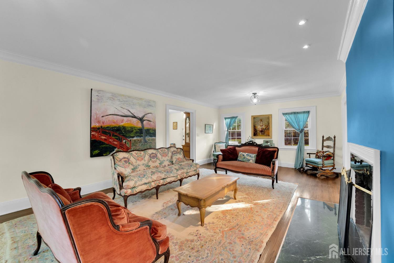 833 Salem Avenue Image 3