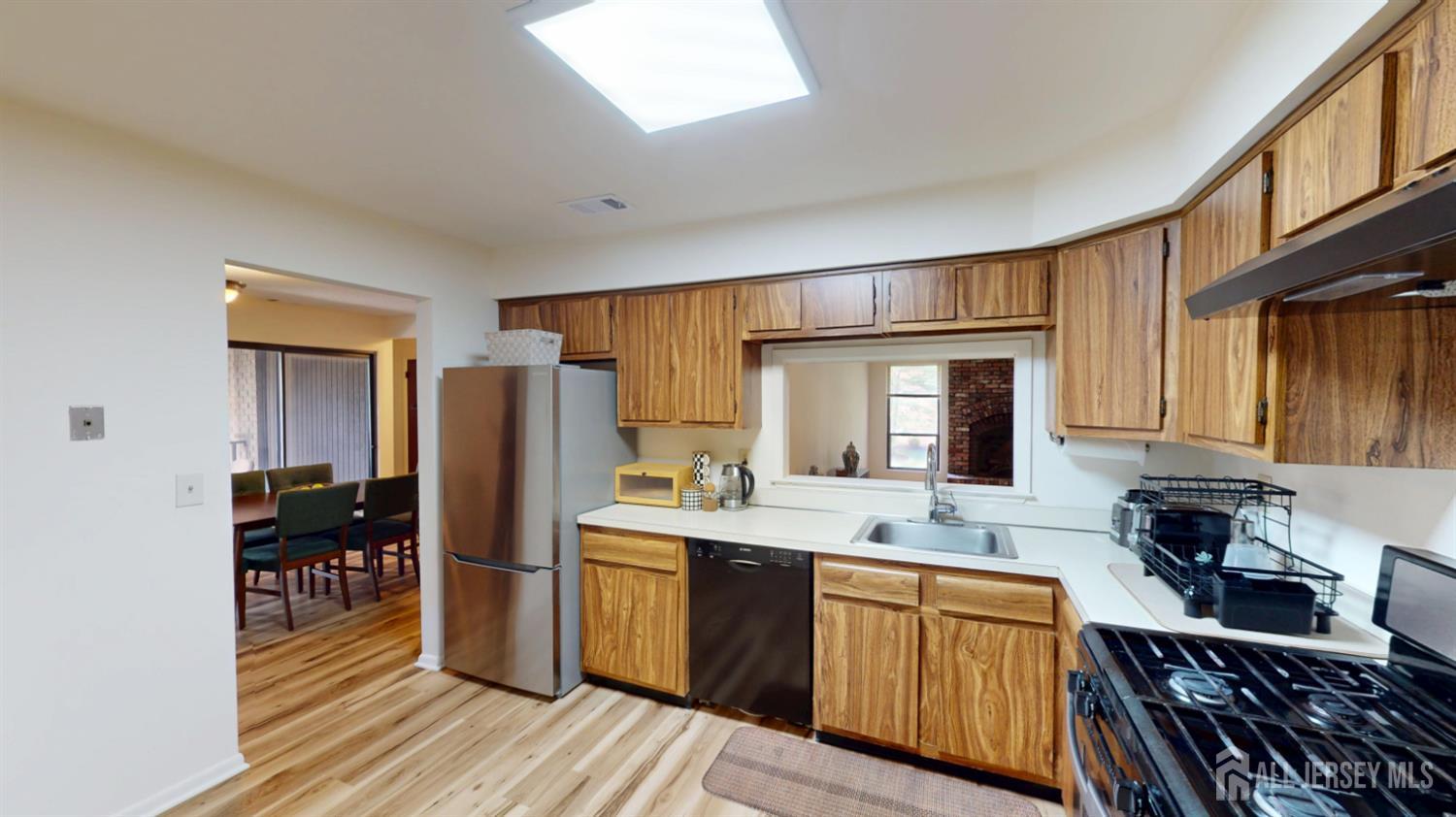 280 Willowbrook Drive, North Brunswick, NJ, 08902 image 18
