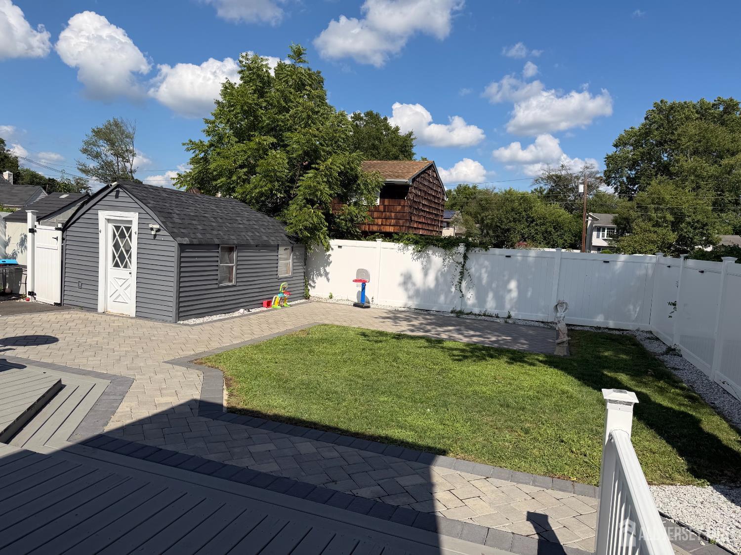215 Johnson Avenue Image 3