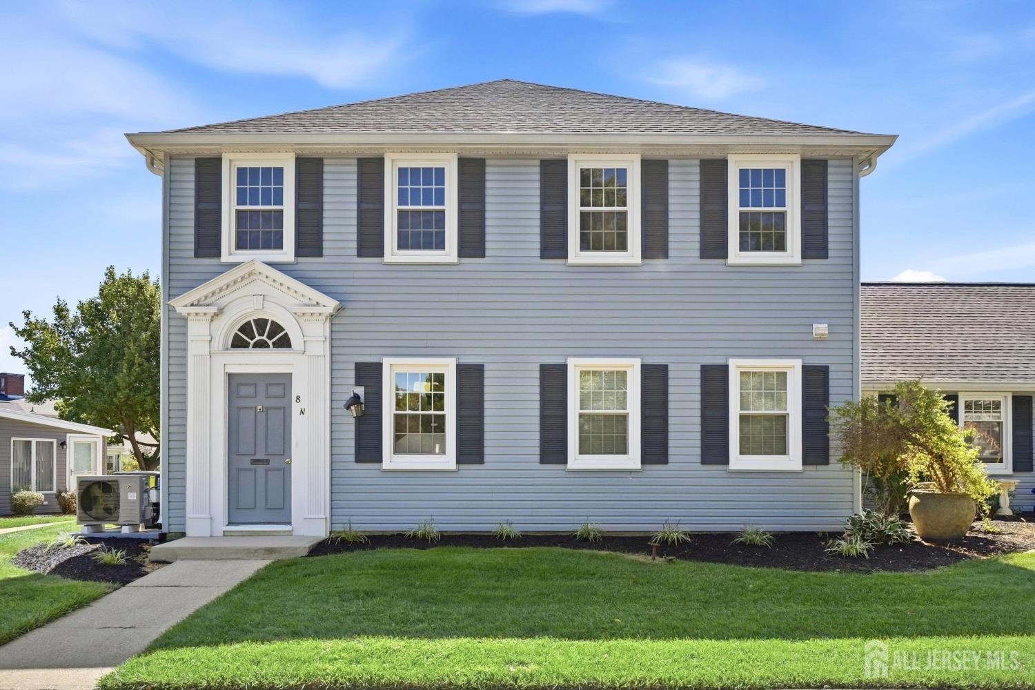 8 Sussex Way N Image 1