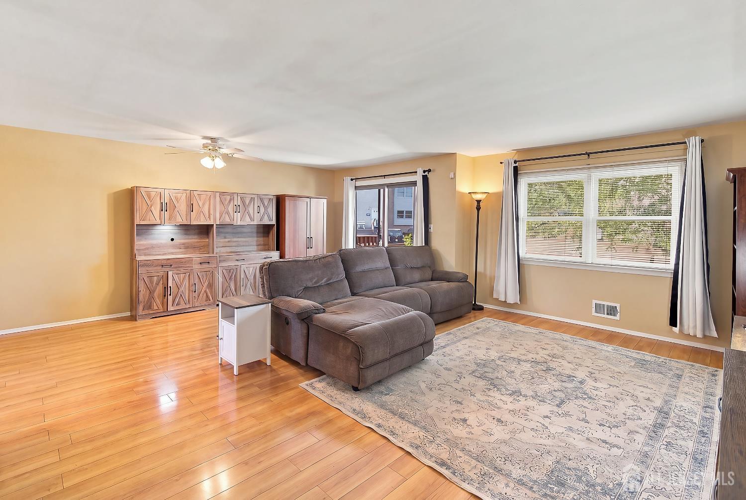 921 Robin Road Image 3