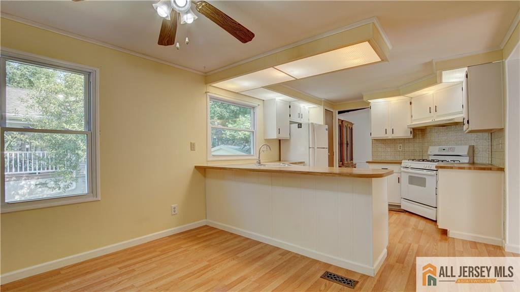 303 Woods End Court, Spotswood, NJ, 08884 image 14