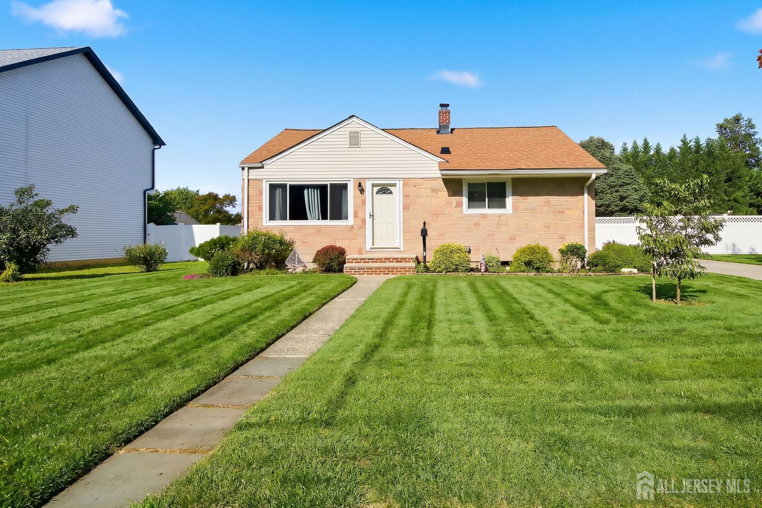 6 Burnham Road Image 1