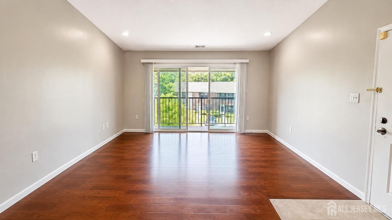 500 DANBURY Lane Image 3