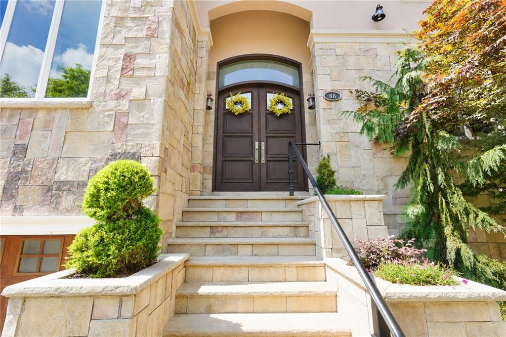 86 Pearsall Street Image 2
