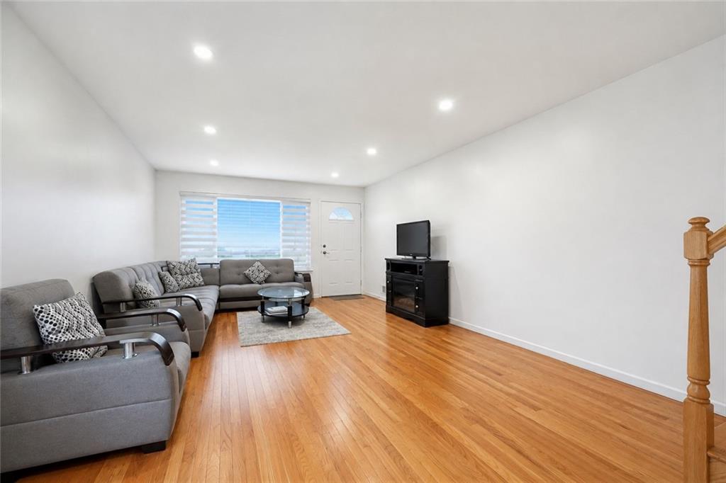 44 Impala Court, Staten  Island, New York, 10305 image 6