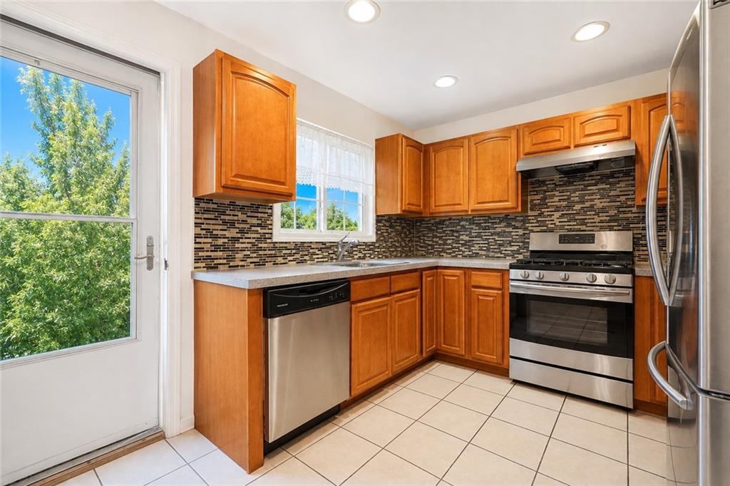 44 Impala Court, Staten  Island, New York, 10305 image 7