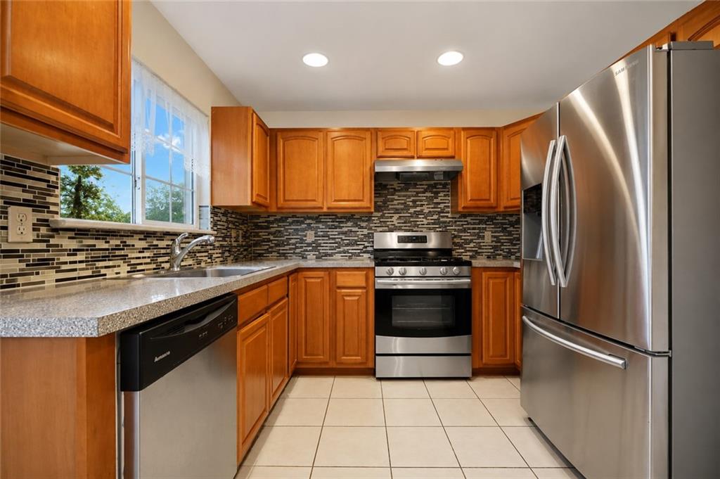 44 Impala Court, Staten  Island, New York, 10305 image 8