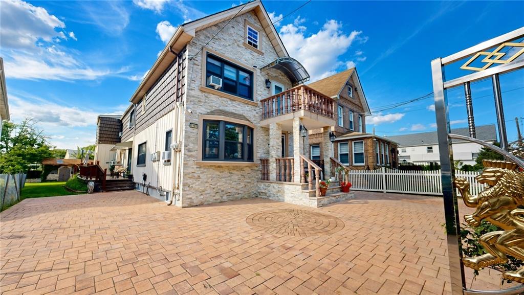 3985 Victory Boulevard Image 2