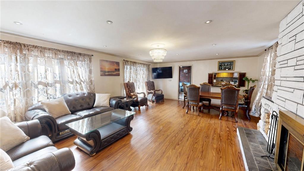 3985 Victory Boulevard Image 5