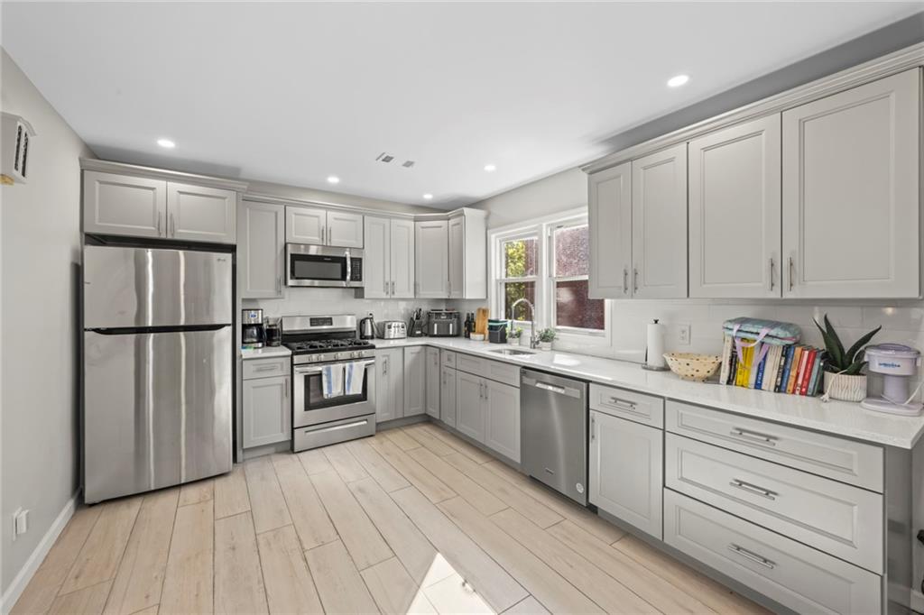 496 Clinton Street Image 5