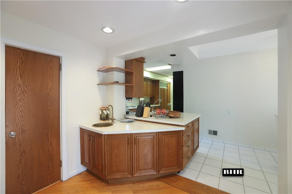 272 Exeter Street, Brooklyn, New York, 11235 image 13