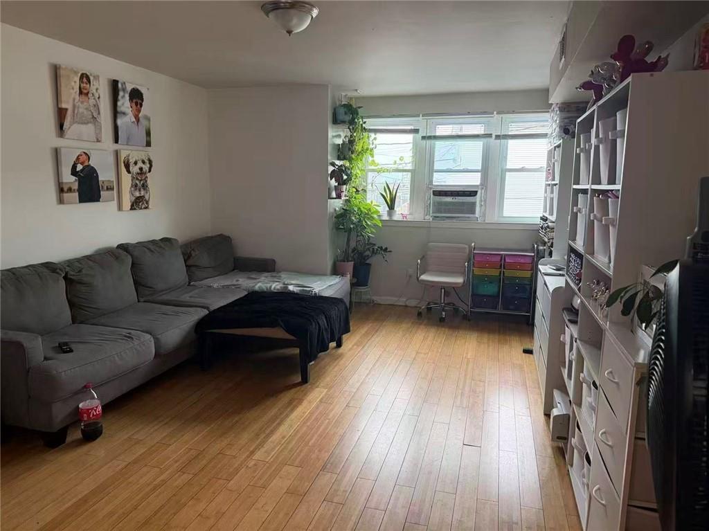 19 Emeric Court, Staten  Island, New York, 10303