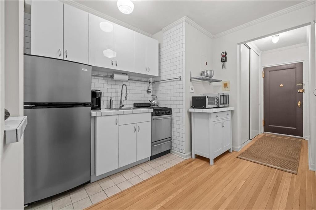 1125 Lorimer Street 2J Image 5