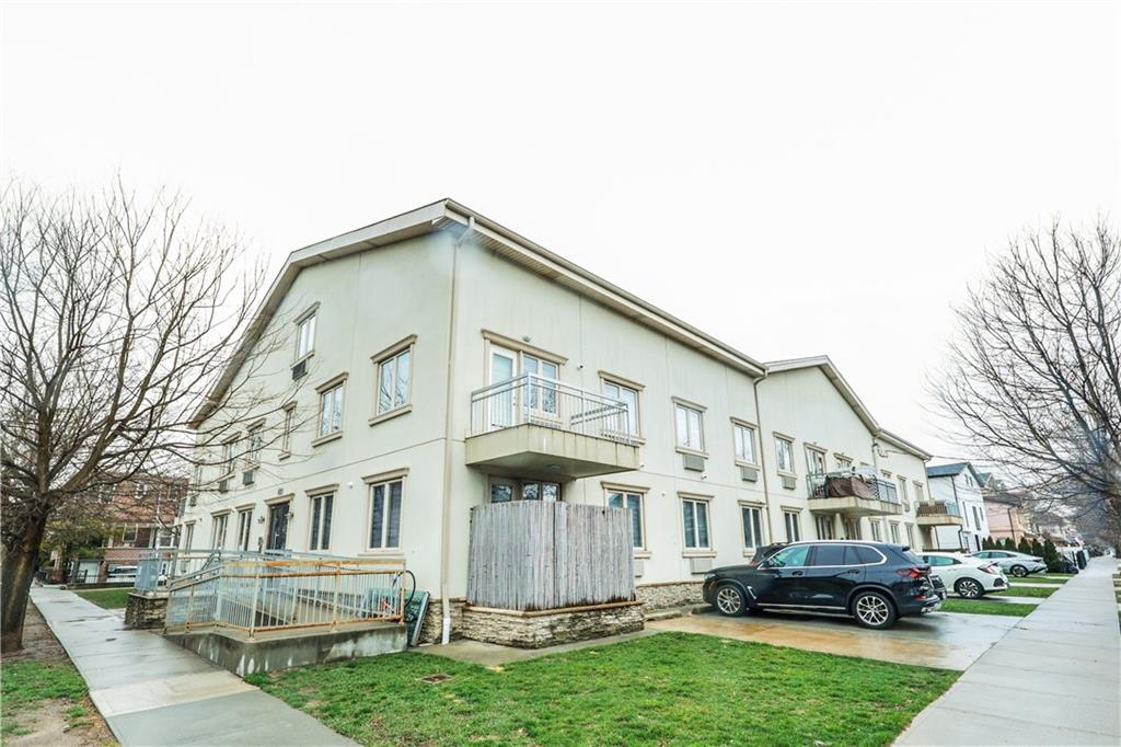 2517 Voorhies Avenue 1C Image 2
