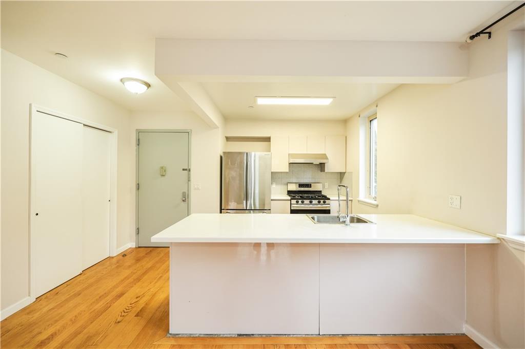 2517 Voorhies Avenue 1C Image 5