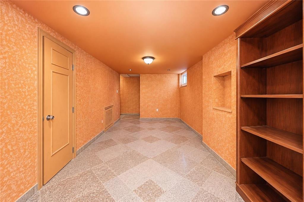 327 Allen Avenue, Brooklyn, New York, 11229 image 17