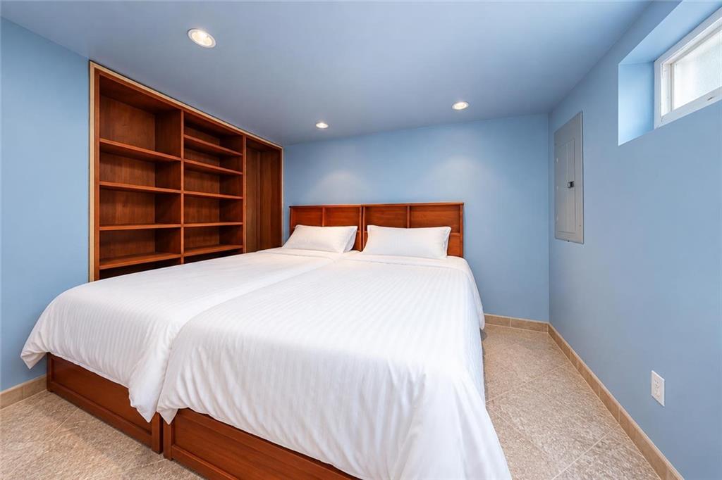 327 Allen Avenue, Brooklyn, New York, 11229 image 19