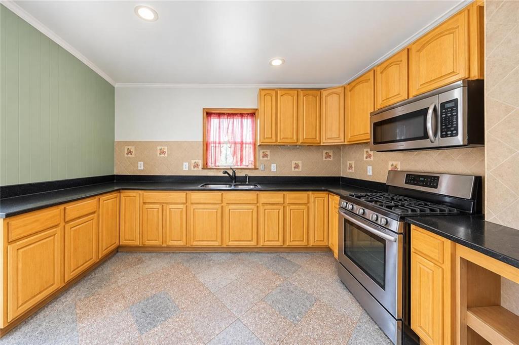 327 Allen Avenue, Brooklyn, New York, 11229 image 6