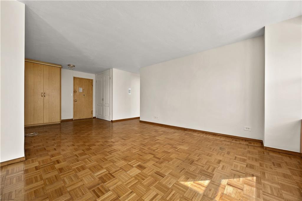 501 Surf Ave Avenue N1 Image 5