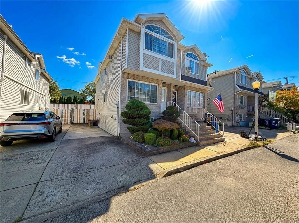 25 LATOURETTE Lane, Staten  Island, New York, 10314