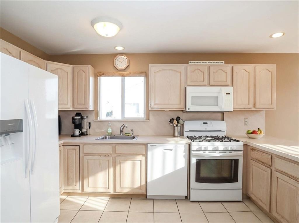 25 LATOURETTE Lane, Staten  Island, New York, 10314 image 9