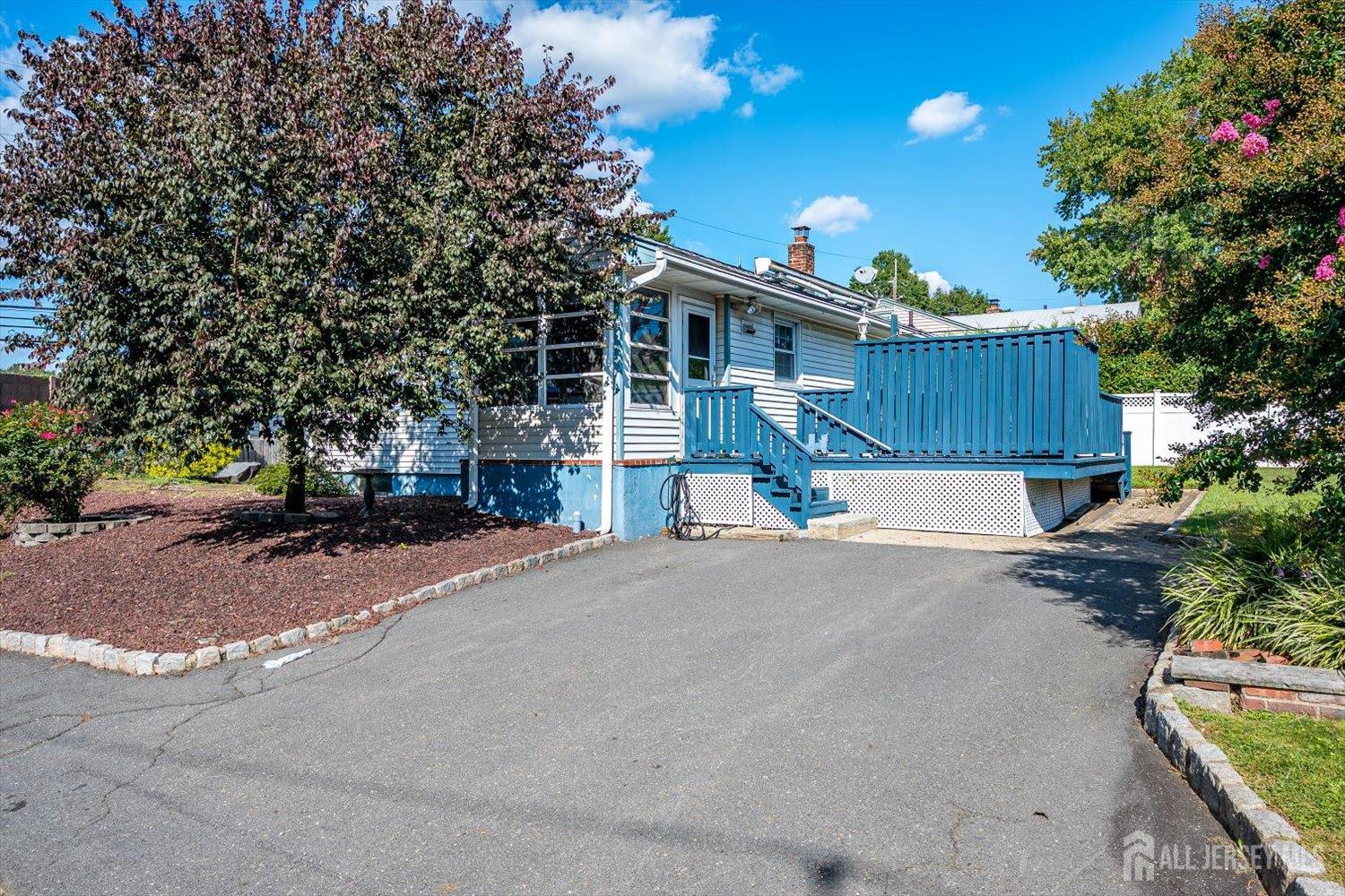 669 Old Post Road Image 3