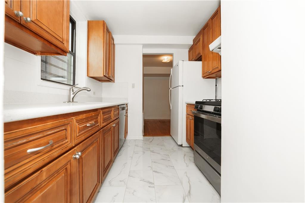 2475 East 11 Street 6C Image 3