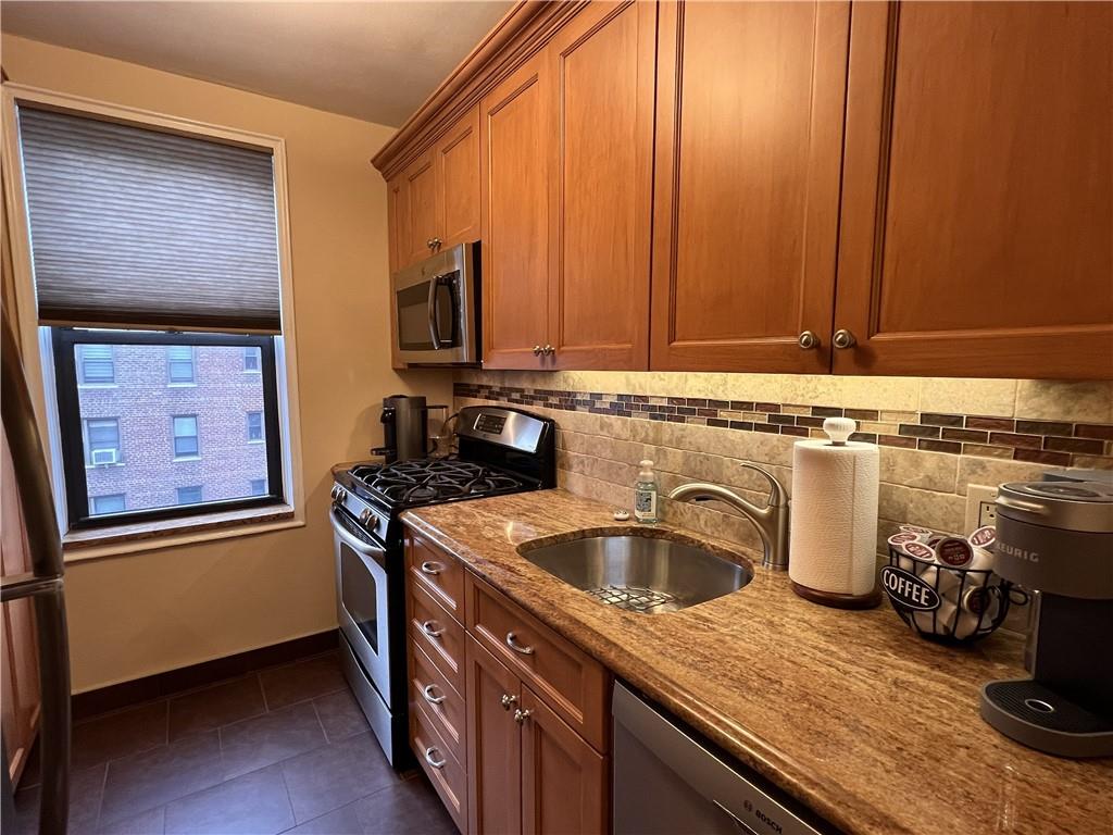2260 Burnett Street 5D Image 1