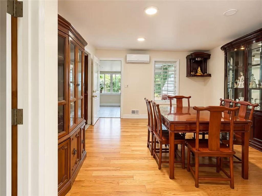 2847 West 35th Street Image 4