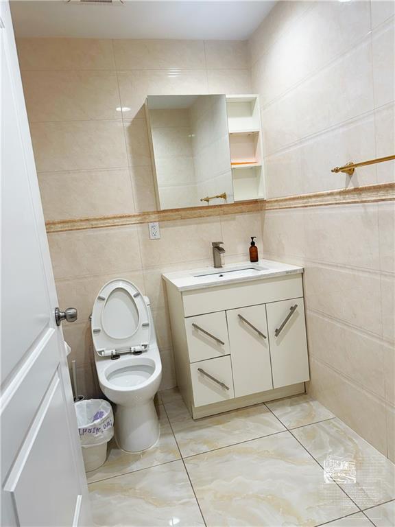 779 47 Street 3C Image 2