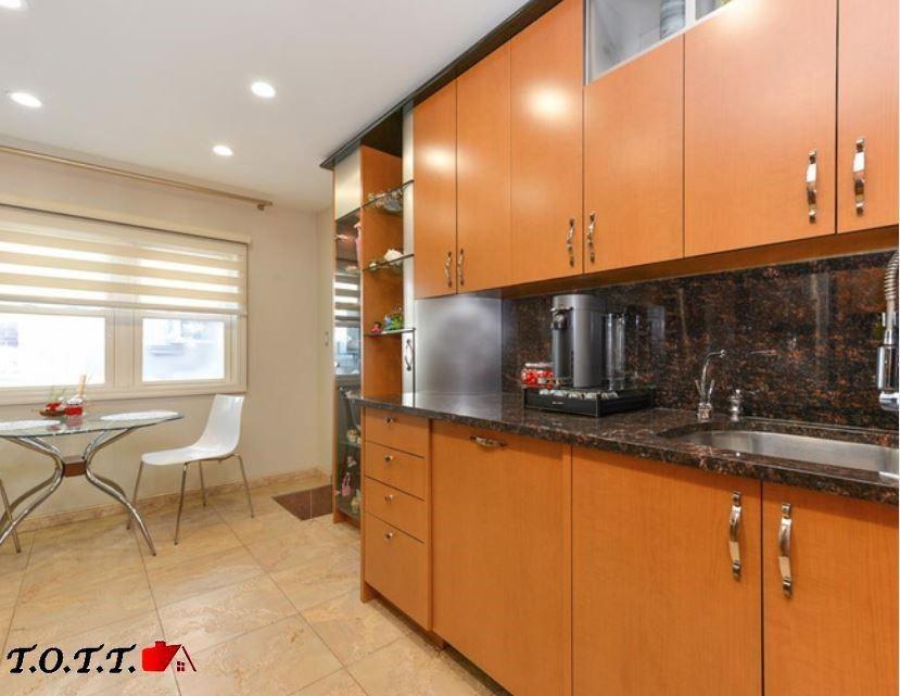 298 Whitman Drive, Brooklyn, New York, 11234 image 6