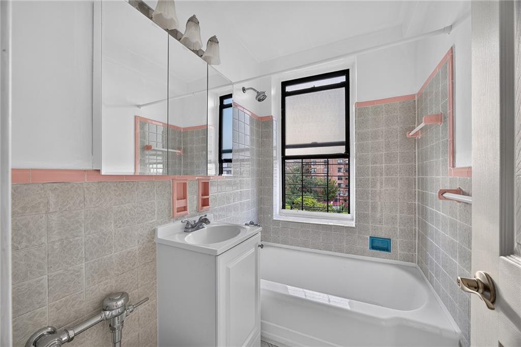 3101 Ocean Parkway 5C Image 2